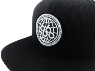 CZAPKA Z DASZKIEM WORLD TOUR SNAPBACK (black/white)